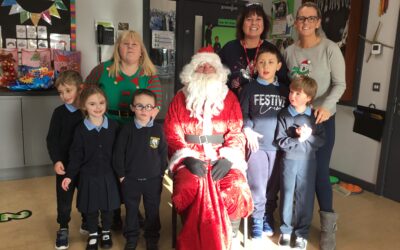 Santa visits Spraoí class