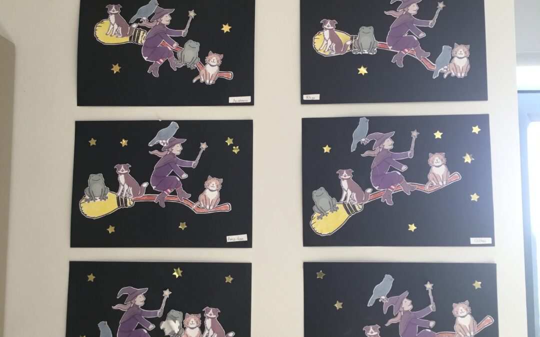 There was Room on the Broom for everyone in Spraoí class 🧙‍♀️ 🐸 🐶 🐱 🐦